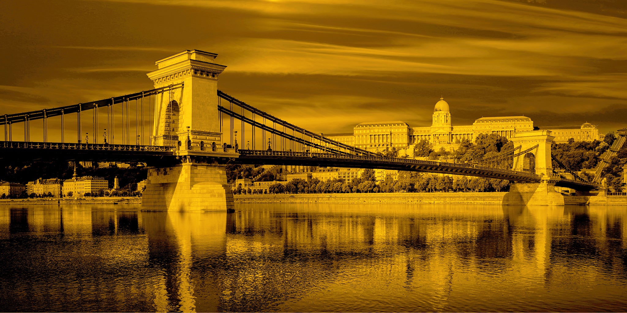 BUDAPEST PANORAMA No.4654GB CHAIN BRIDGE IN GOLDEN LIGHTNING – BUDAPEST WIDE