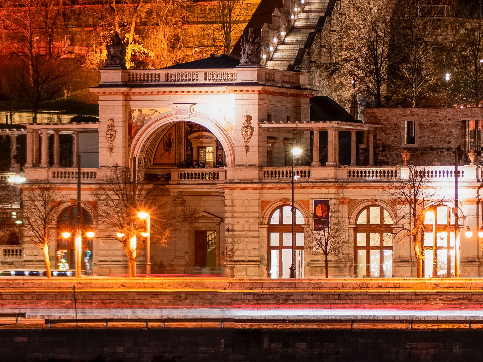 "THE ROYAL CASTLE AT NIGHT"   No.10100_UHR