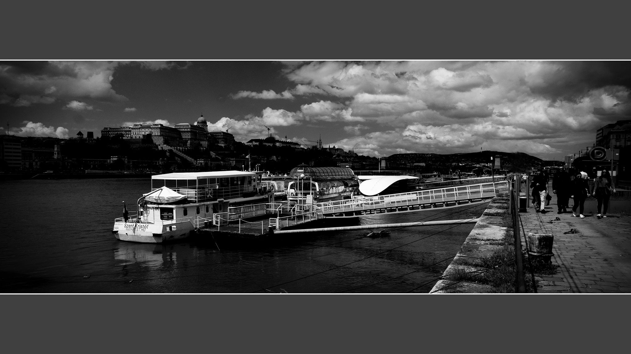 BUDAPEST PANORAMA No.2981BW        "CARAVAGGIO'S BOAT"