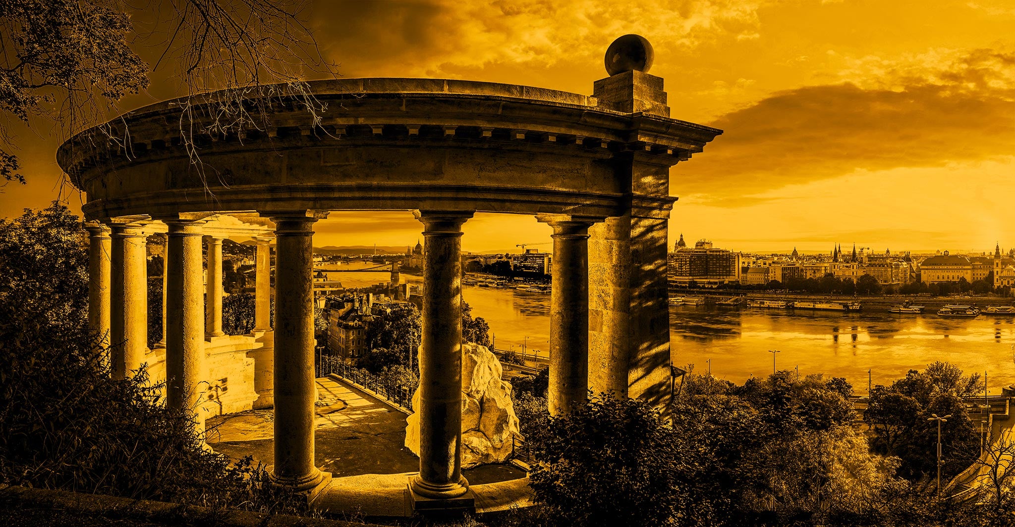 BUDAPEST PANORAMA No.5472GB        "GELLÉRT COLONNADE"