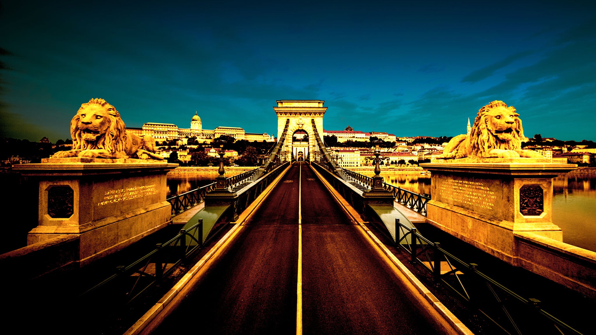 BUDAPEST PANORAMA No.6792CL        "LIONS OF THE BRIDGE"